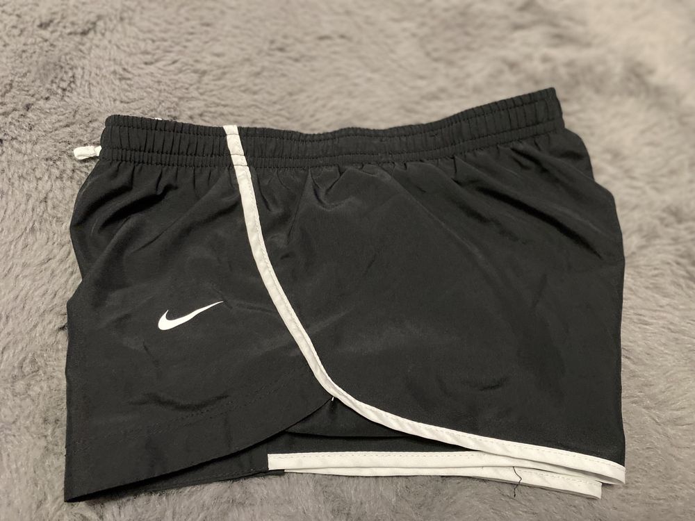 Nike Dri-fit  spodenki rozmiar 128-135 cm