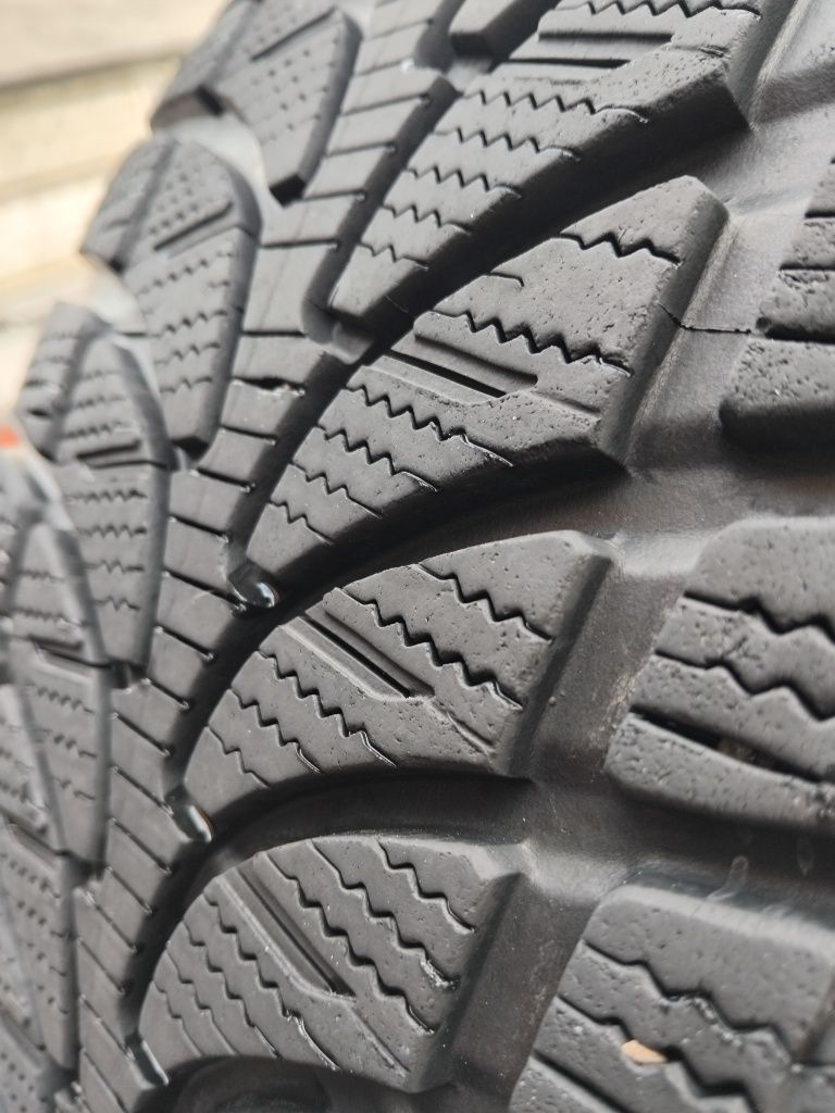 шини зимові 255.50R20. BRIDGESTONE BLIZAK