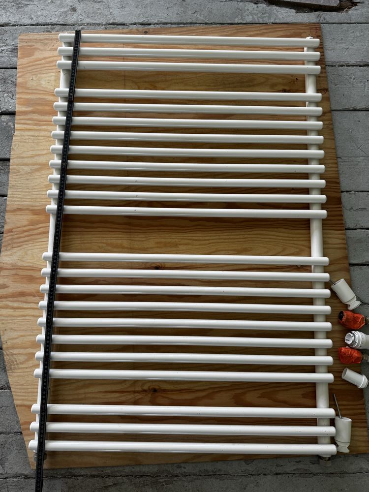 Grzejnik na ręczniki łazienkowy 115/74cm