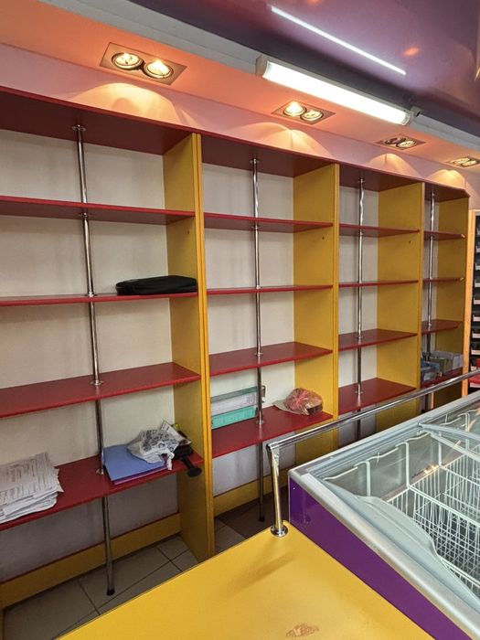Розпррдаж стелажів і привалків