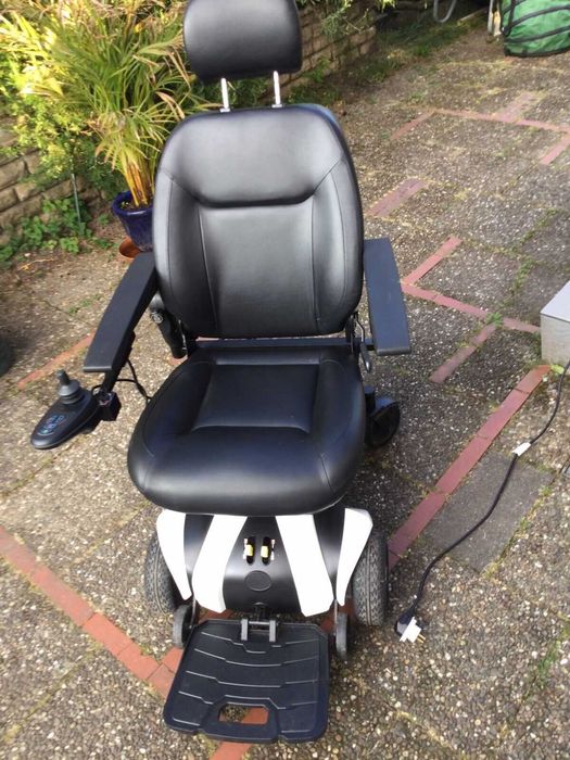 Wózek inwalidzki Elektryczny sterowany joystick TRAVELUX SUPER STAN