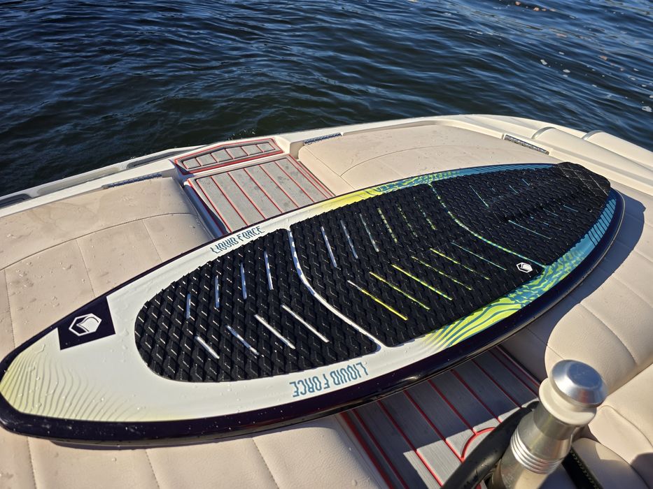Prancha wakesurf Liquid Force Swami