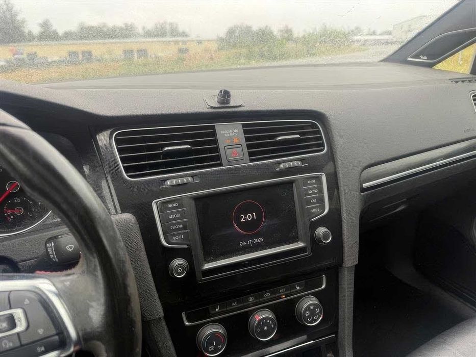 Volkswagen Golf GTI 2.0T SE 4-Door      2017