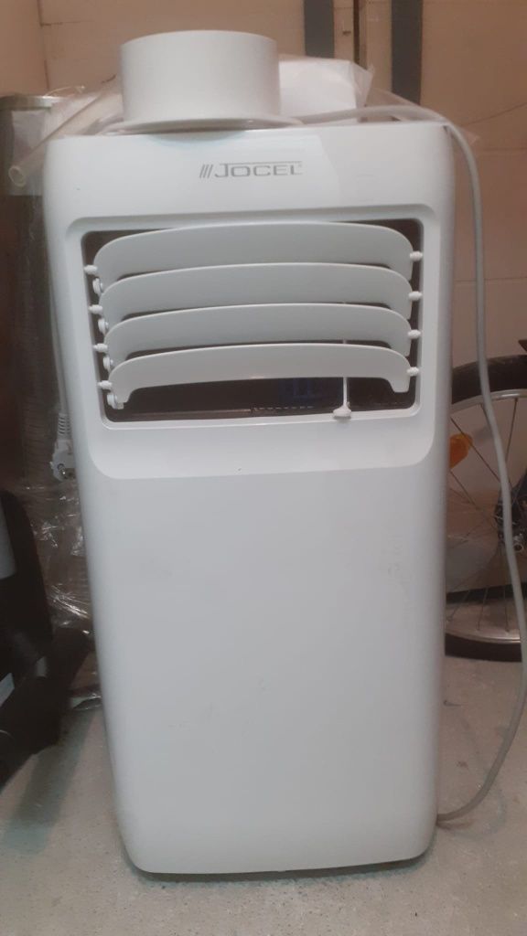Vendo ar condicionado portatil com 1 vez de uso. 120 euros