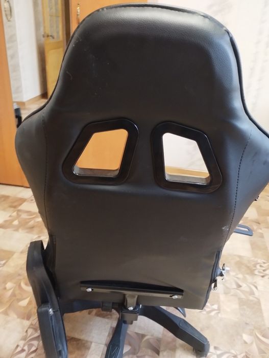 Геймерське комп'ютерне крісло