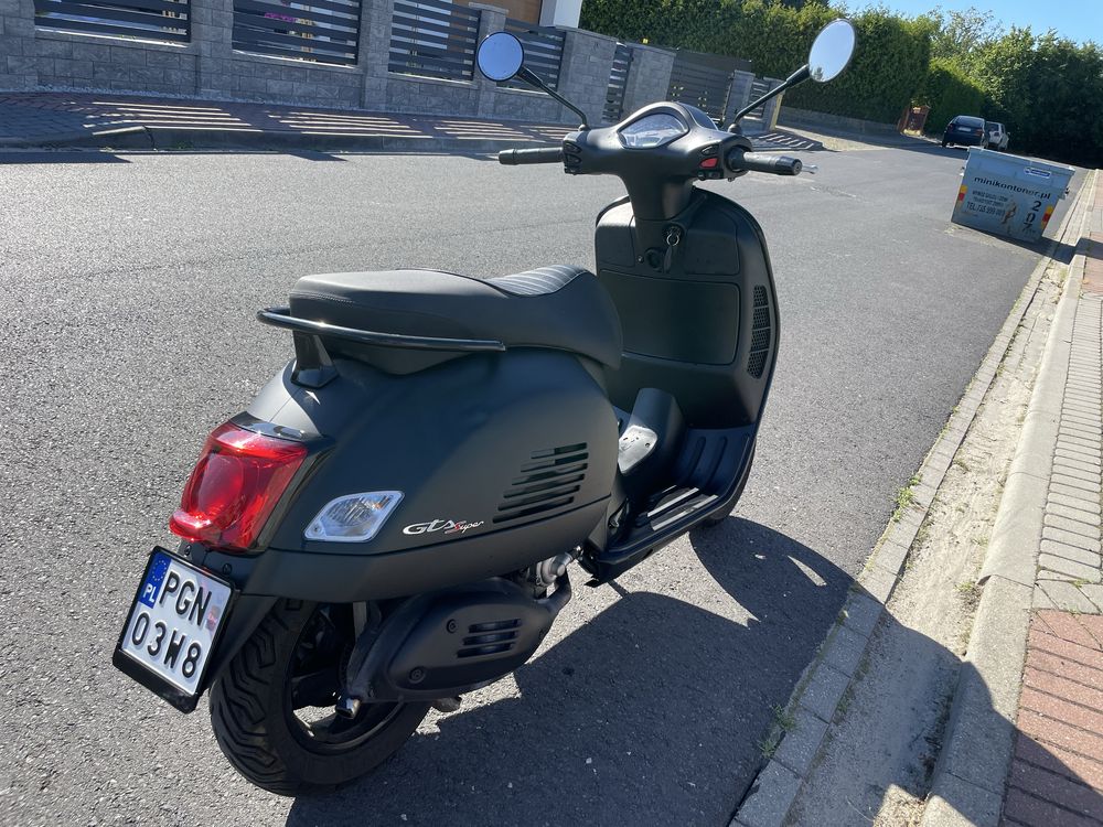Piaggio Vespa 300 GTS Super Notte