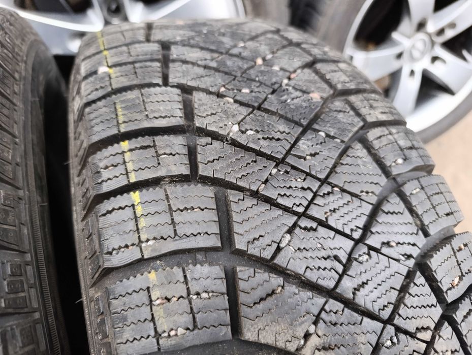 Бу шини зимові Pirelli Ice Zero FR 235 60 r17 рік випуску 2020
