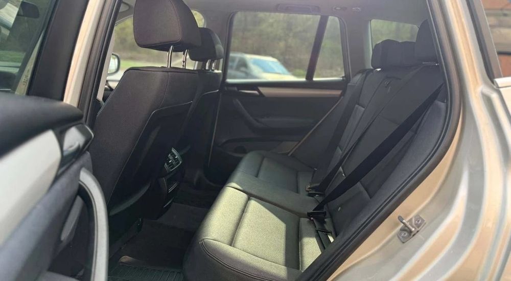 Продам бмв х3. 2 бензин.