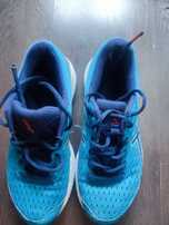 Продаются кроссовки  Asics Junior Gel Cumulus