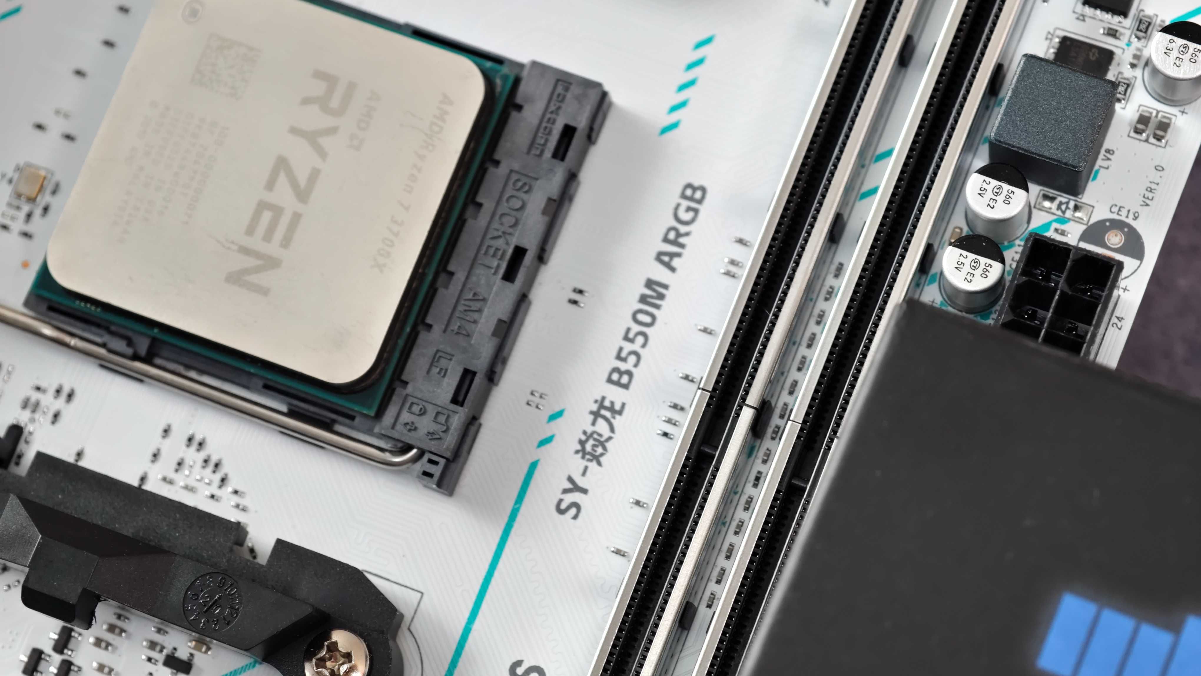 Ryzen 7 3700X (8/16) + SOYO B550M ARGB + 32GB CUSU RGB DDR4 3600MHz