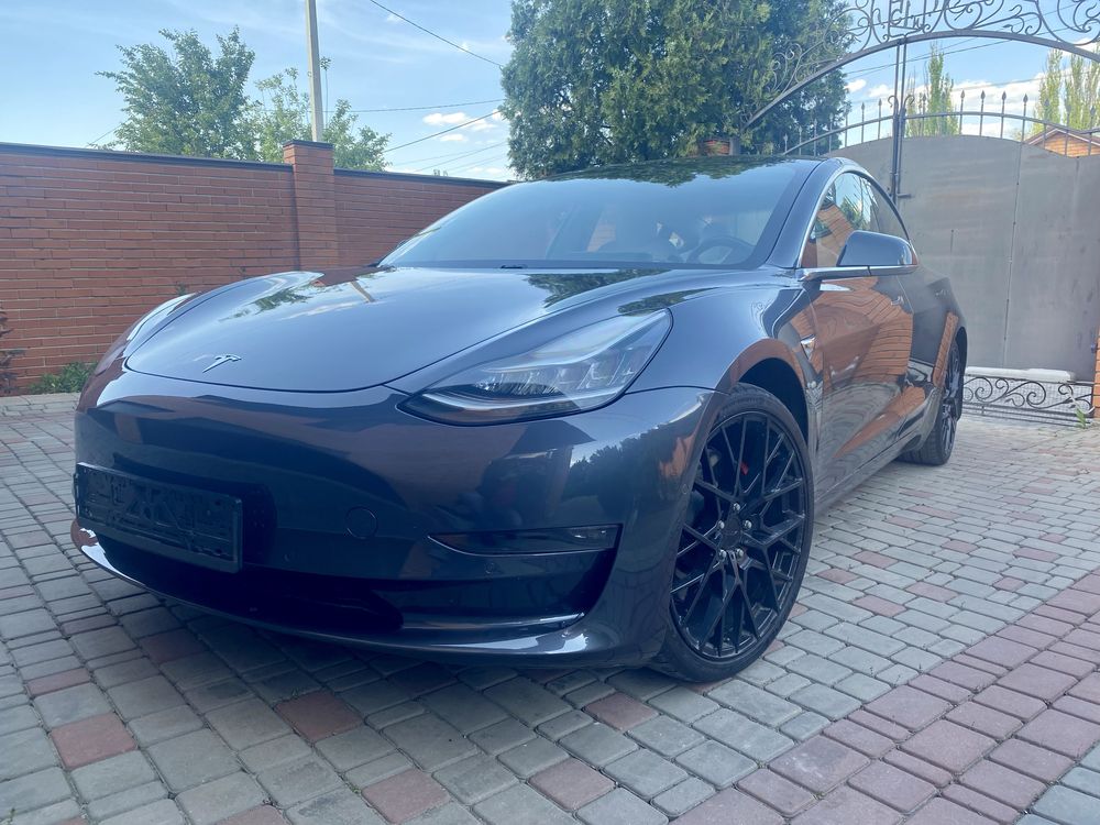 Tesla model 3 PERFORMANCE