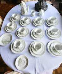 Porcelanowy Serwis kawowy herbaciany  , zestaw 38 elementów .Kalisz