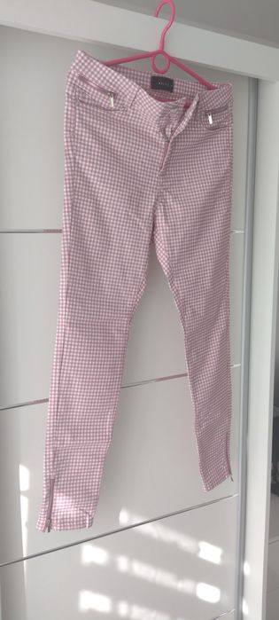 Spodnie damskie w różową kratkę Mohito rozmiar 40 L