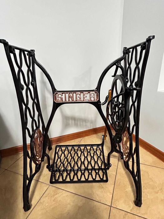 Podstawa - nogi maszyny do szycia SINGER