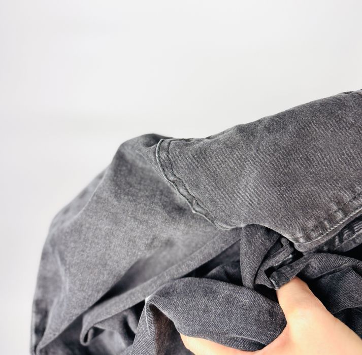 Czarne jeansy z postrzępioną nogawką L 40 Gina Tricot