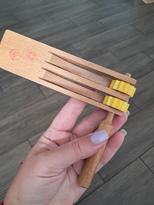 Трещотка, трескотуха  Музыкальный инструмент