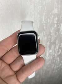 Apple Watch SE (2nd) 40mm Silver Aluminum Case with White Sport Band