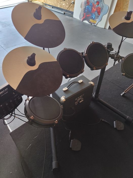 Bateria eletrónica Alesis