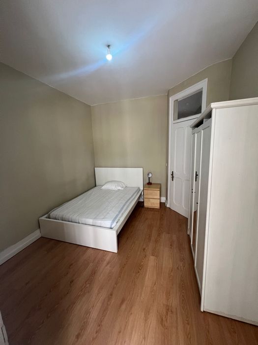 Quarto para arrendar na graça a 10 minutos da estaçao santa polonia