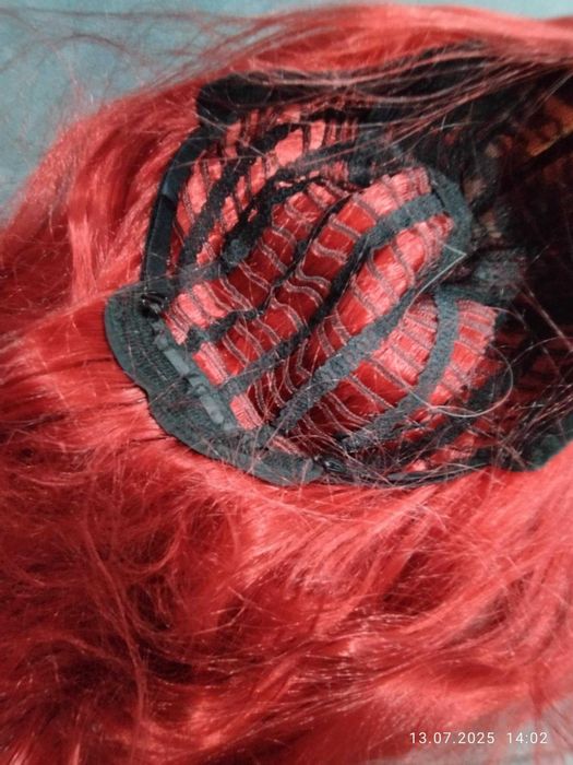 Peruka Siudus. Włosy delikatnie falowane, długie