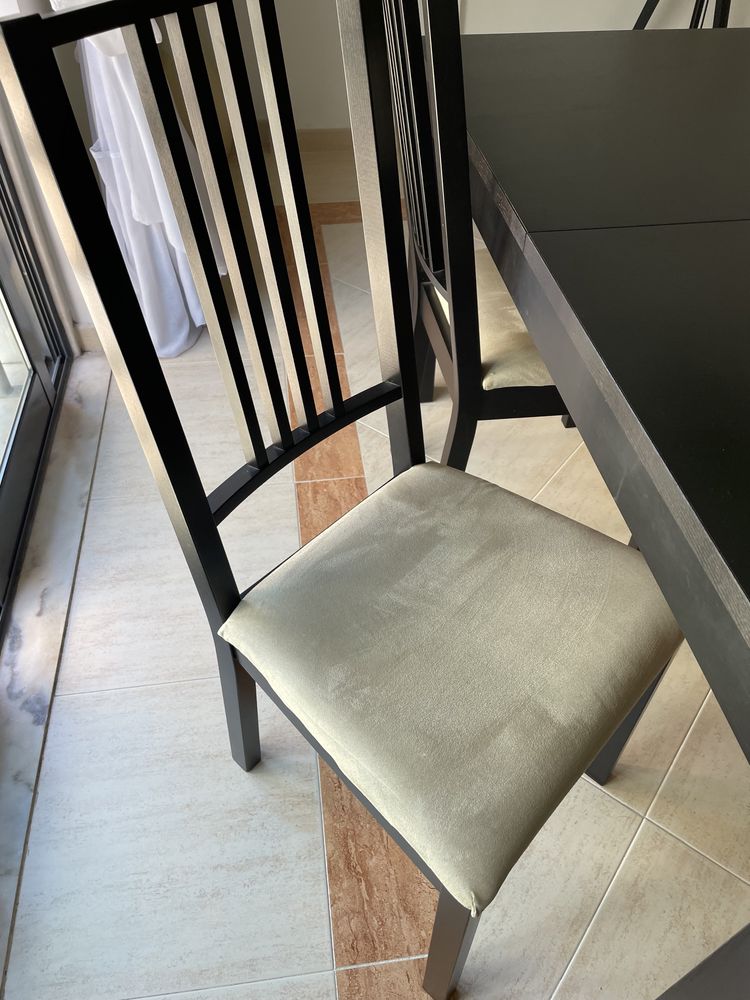 Mesa refeição extensível IKEA + 4 Cadeiras