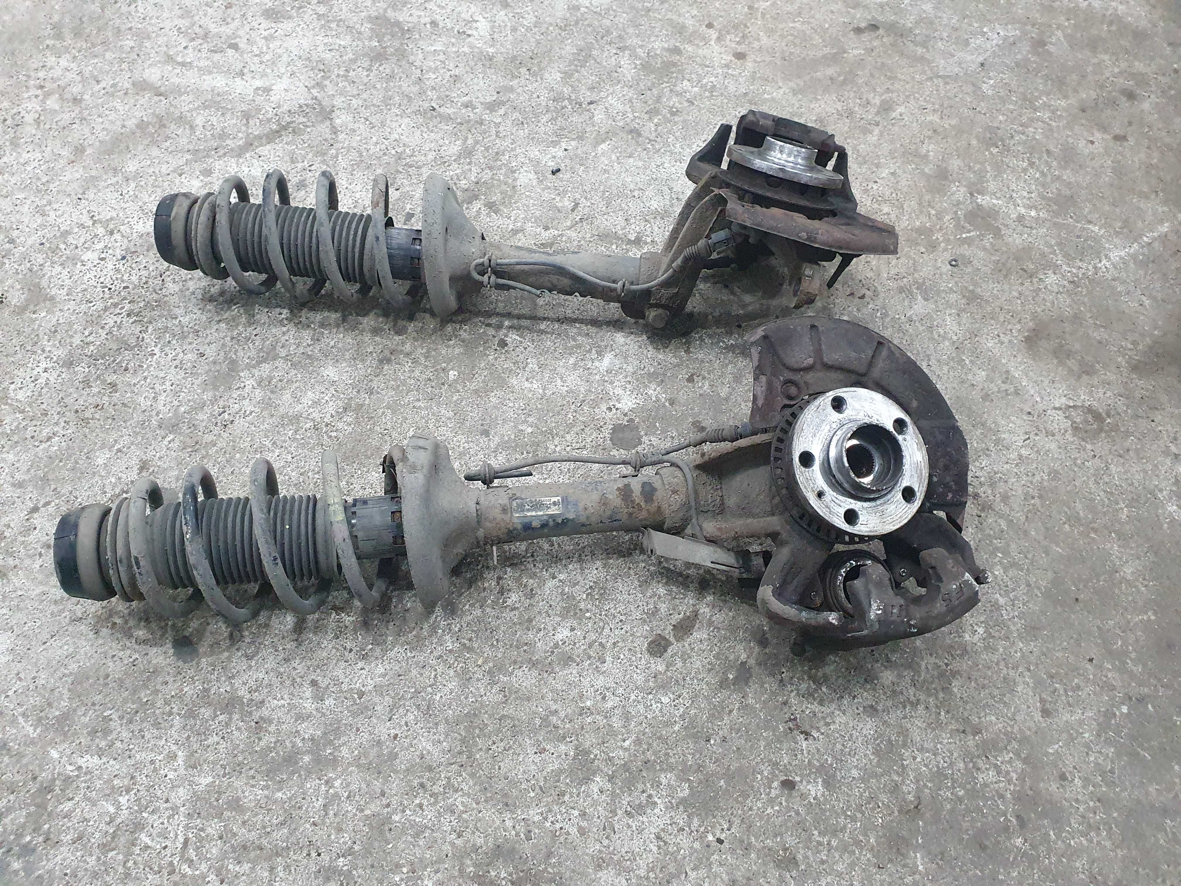 Amortyzator sprezyna piasta zawrotnica zacisk Audi a3 8l 1.6 benzyna
