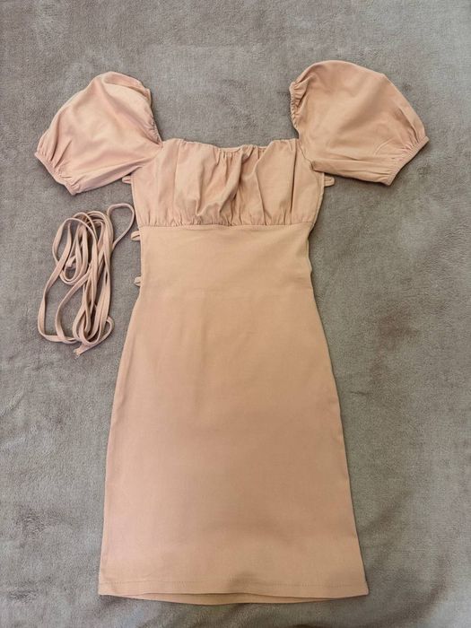 Сукня, з відкритою спинкою