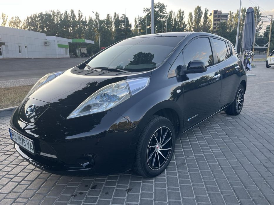 Нісан Ліф 2011 рік