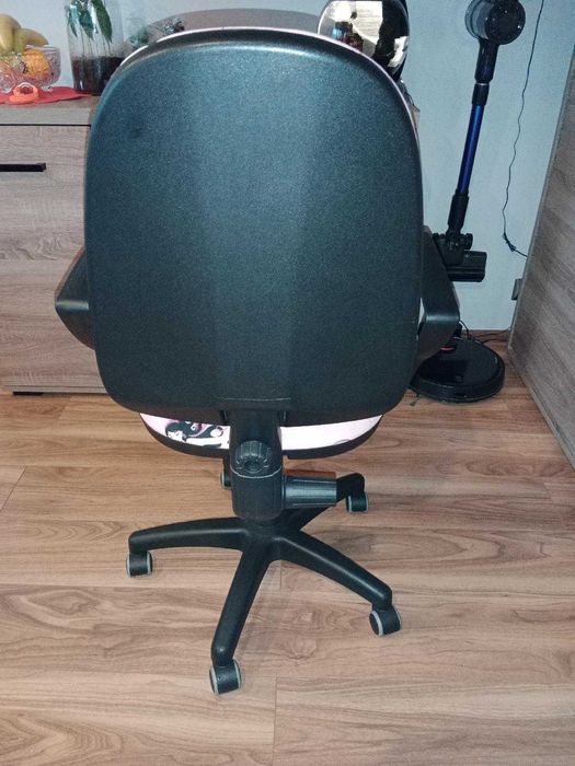 Fotel krzesło obrotowe młodzieżowe dziecięce do biurka używane tanio
