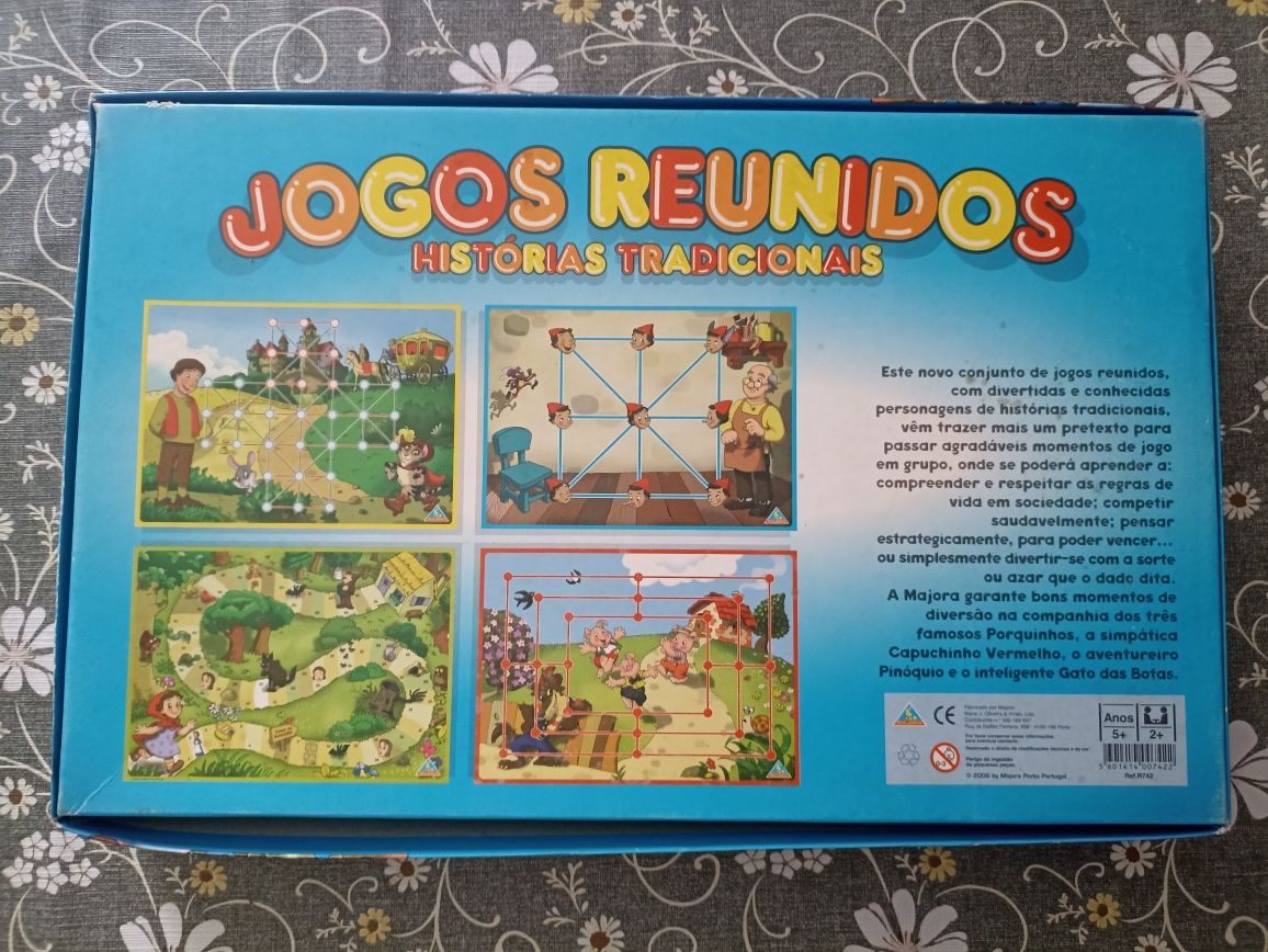 Jogo de tabuleiro "Jogos Reunidos"