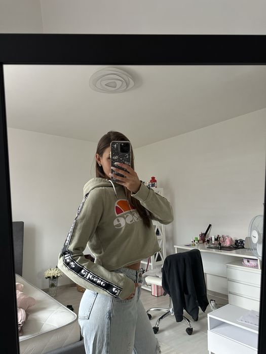 вкорочене худі ellesse xs-s з капюшоном