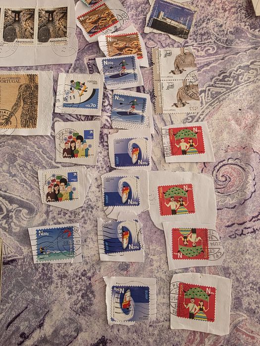 Vários selos portugueses