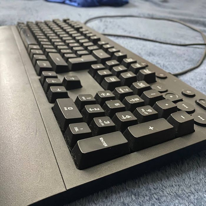 Клавиатура Logitech.