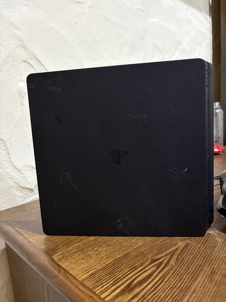 Ps4 normal com comando e jogos