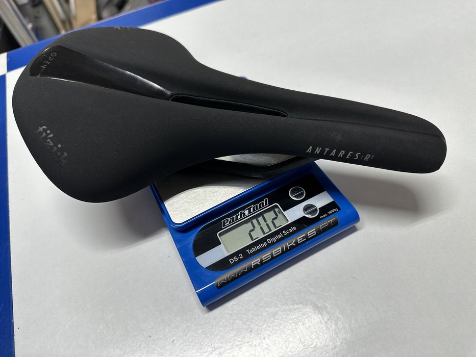 Selim carbono fisik antares R1 carbon