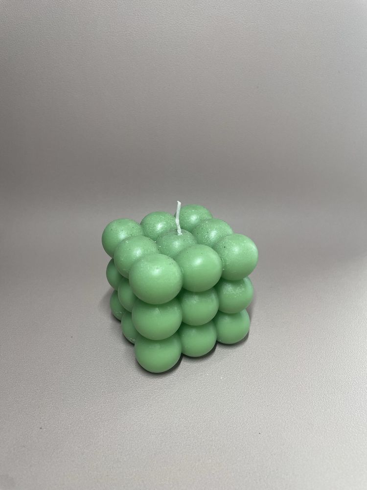 Vela caseira em formato de cubo