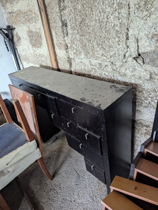 Moveis usados e com possibilidade de serem reparados para nova vida.