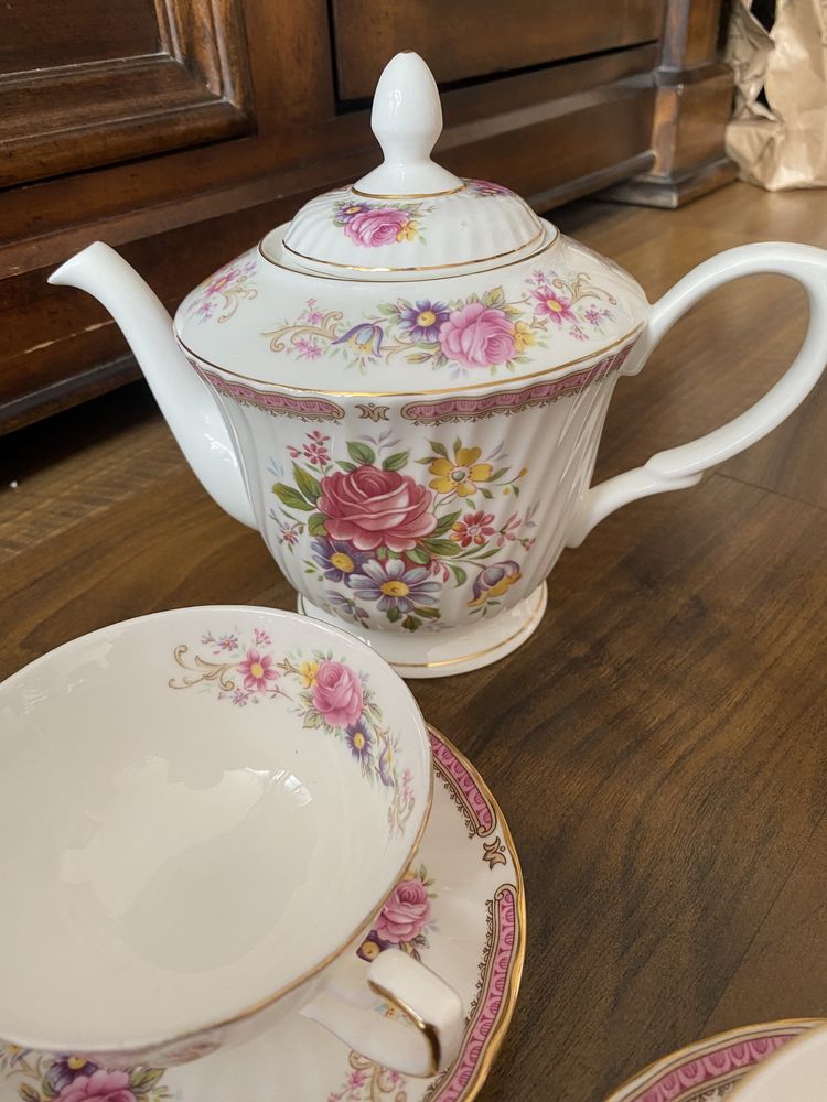 Serwis z porcelany, kawowy/herbaciany Windsor