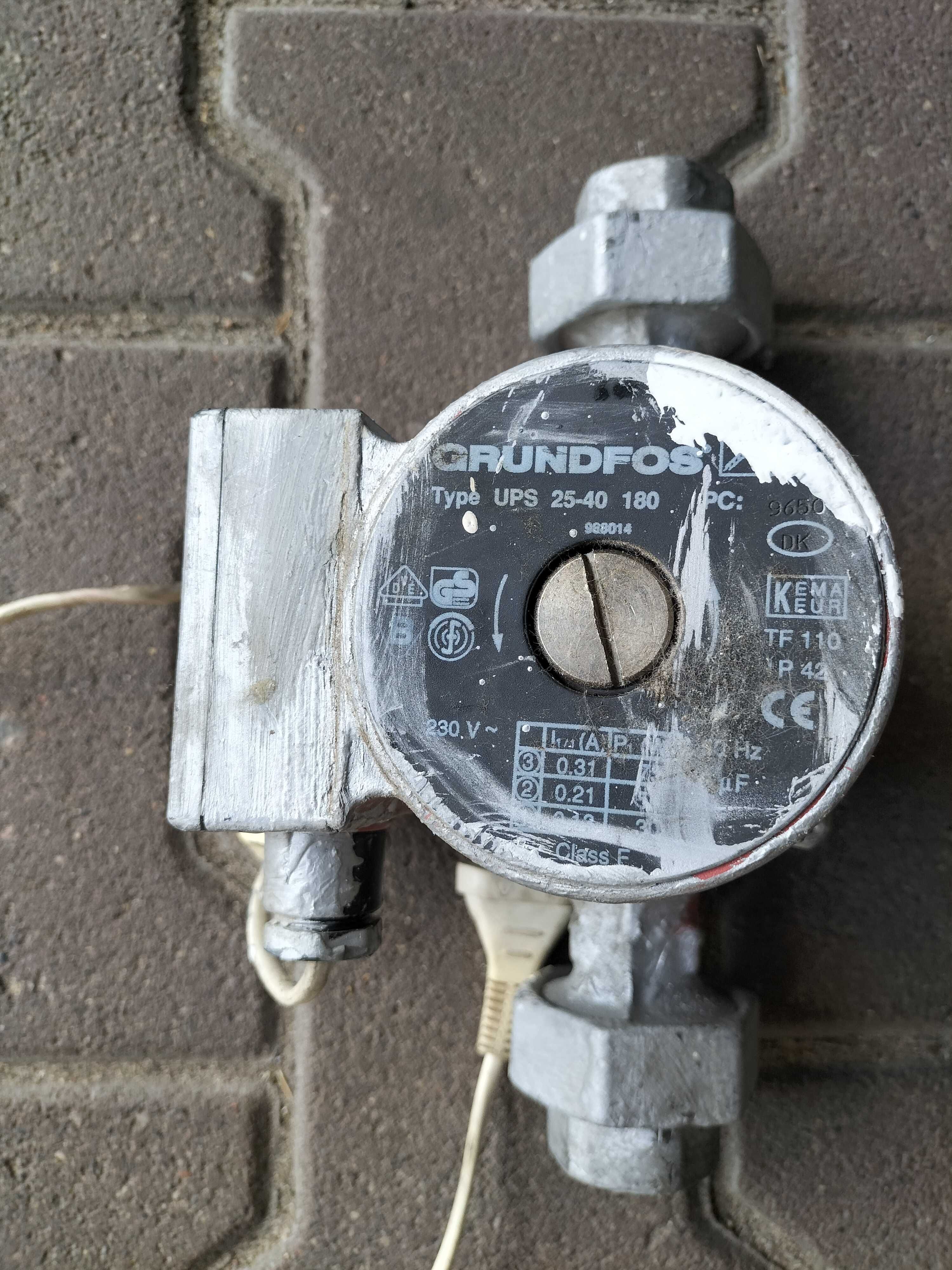 Pompa do co Grundfos UPS 25-40