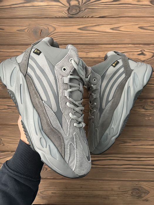 Чоловічі зимові кросівки. Сірі