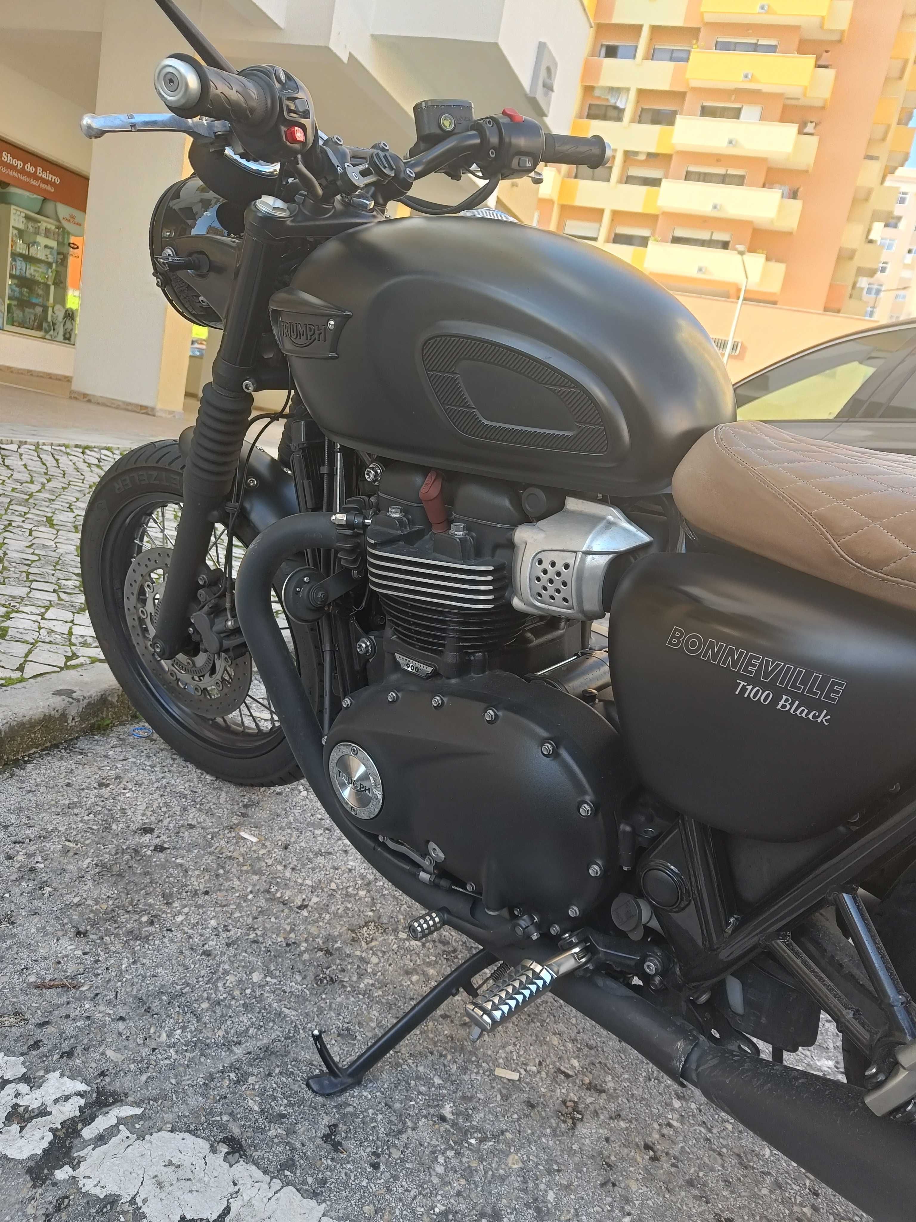 Triumph Bonneville T100 Black Edition