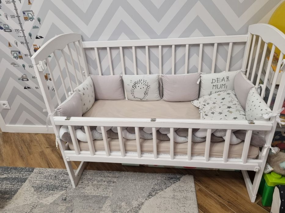 Дитяче ліжечко з матрацом