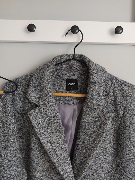 Szary, damski płaszcz prosty, oversize z futrzanym kołnierzem Oasis