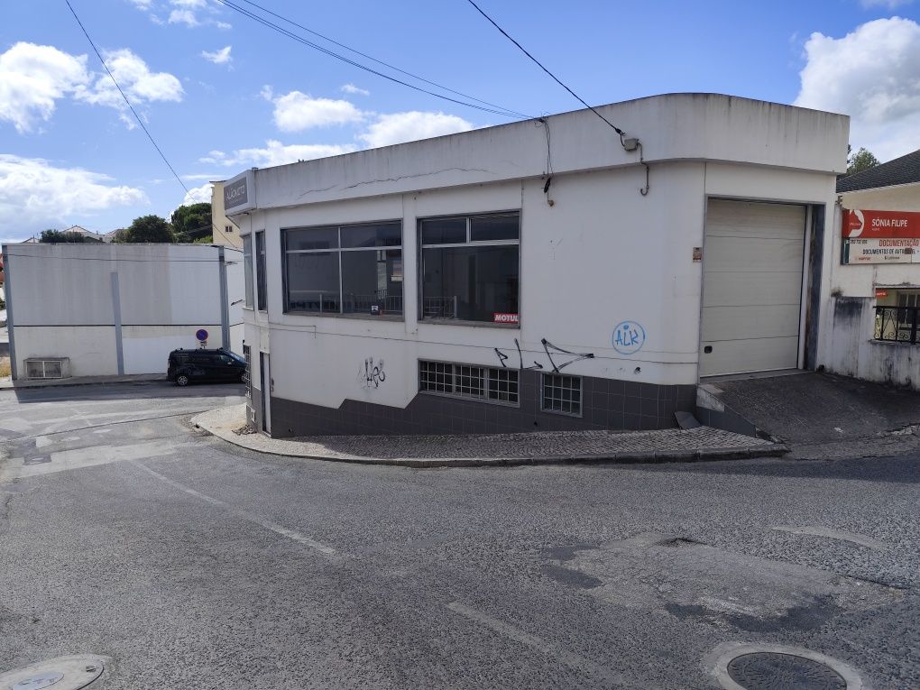 Arrendo espaço garagem e loja