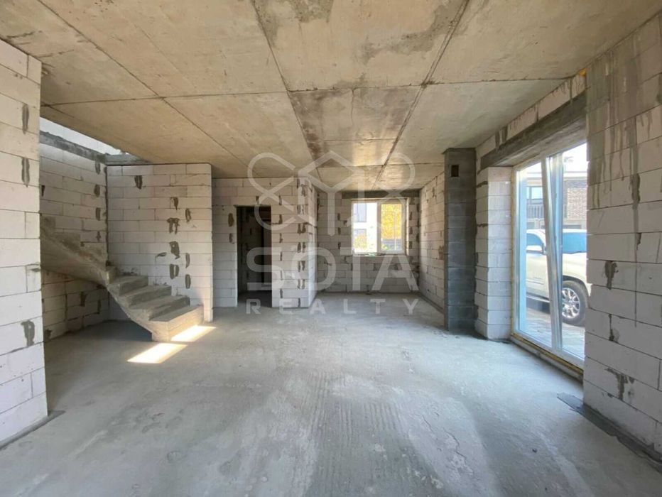 Будинок дуплекс перша лінія Дніпра Осокорки неподалік Sky River