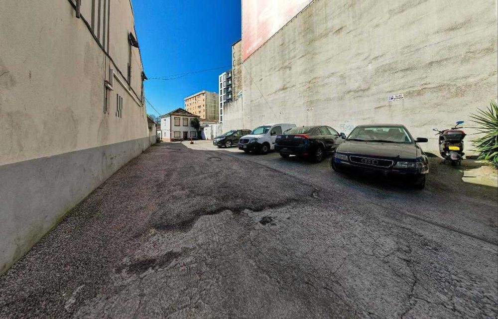 Terreno na Av. da República em Matosinhos, em frente ao Burguer King