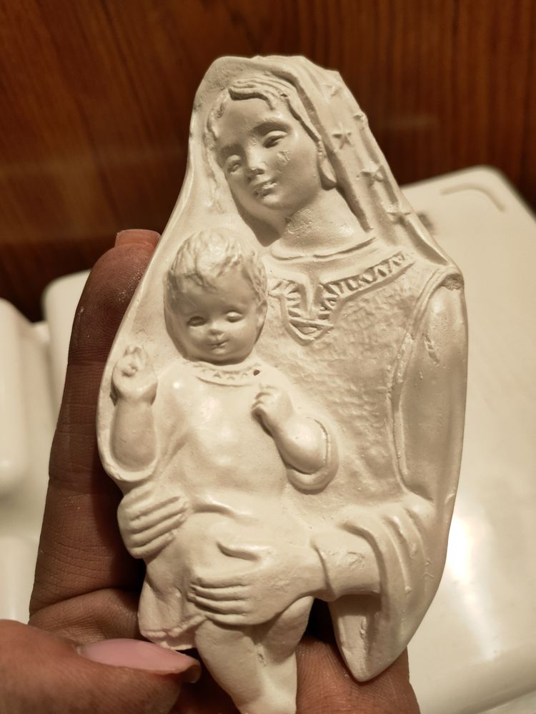 Figurka gipsowa ceramika świąteczna Matka Boska z dzieciątkiem nowa