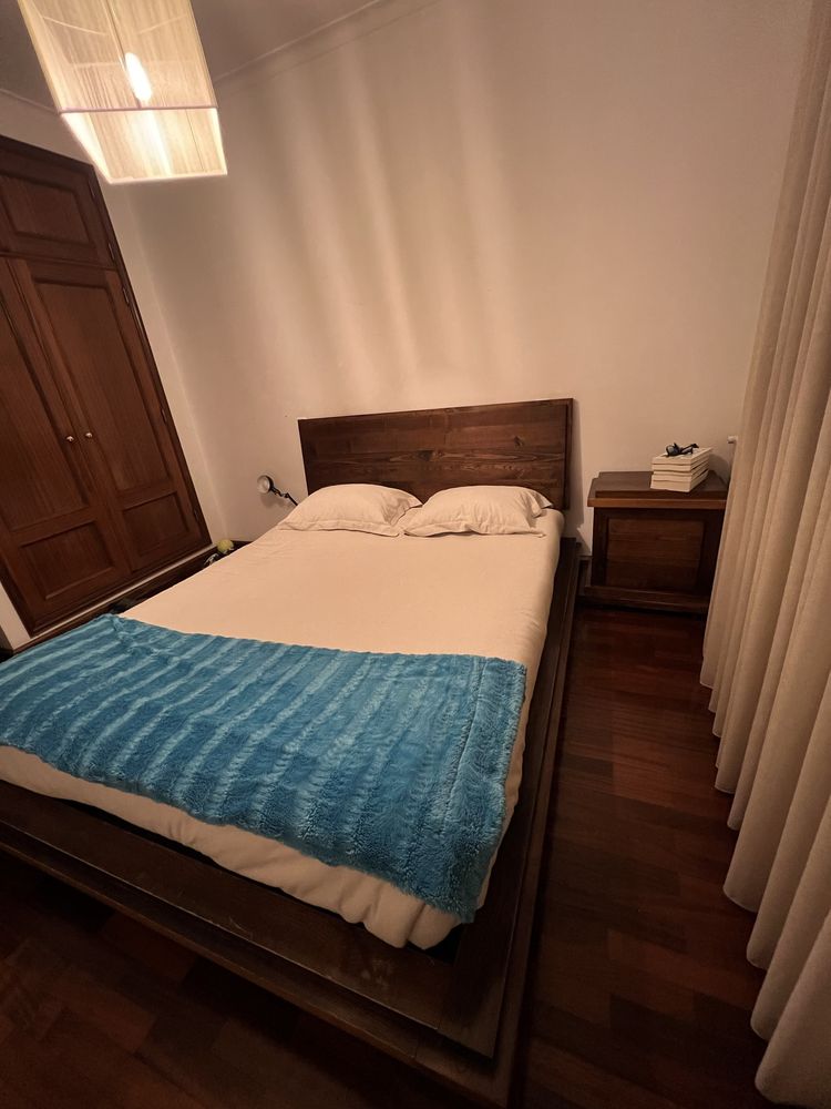 Cama de Casal  + Mesa Cabeceira