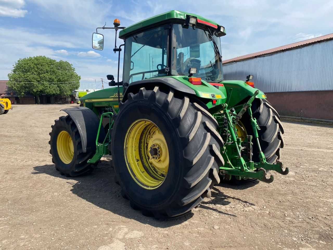 Трактор John Deere 8210 Потужн- 235к.с ,нар-12000 мото\год,Powеrshift.