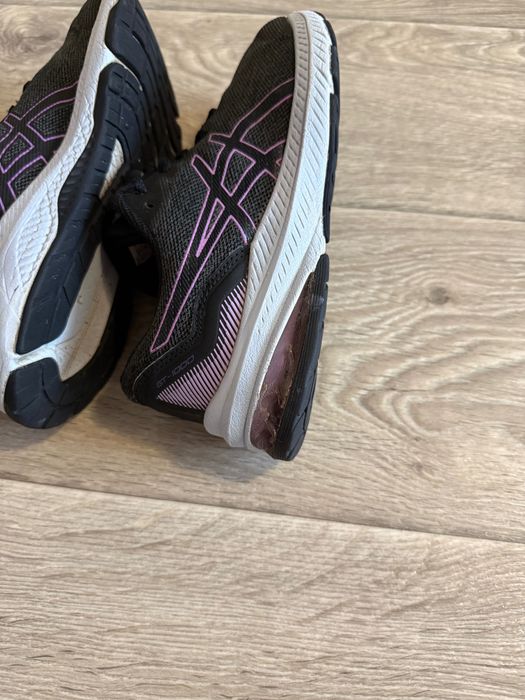 Кросівки asics для зала